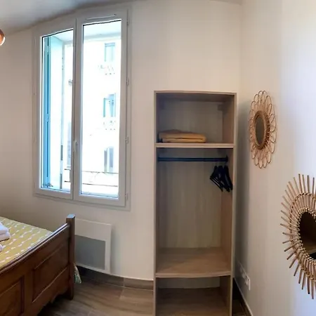 De La Promenade Apartment